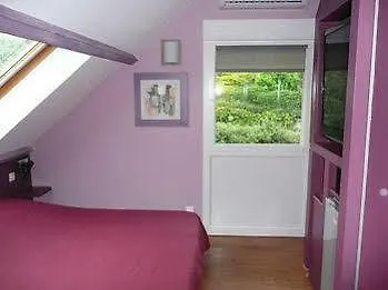 La Colline Aux Yeux Doubs Bed & Breakfast